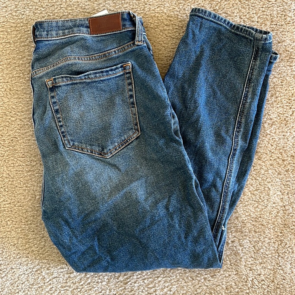 Hollister Ultra High Rise Mom Jean With Rips Size 9R